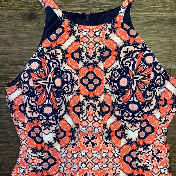 Vince Camuto size 6 stunning sleeveless dress - Picture 5 of 6